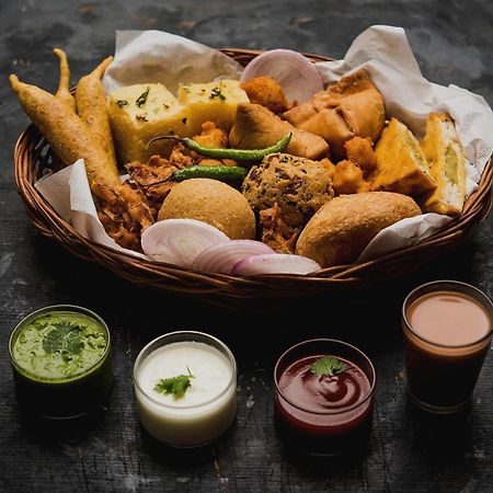 Capital O Bvh Hospitality Near Pvr Ansal Plaza Greater Noida Hotell Eksteriør bilde