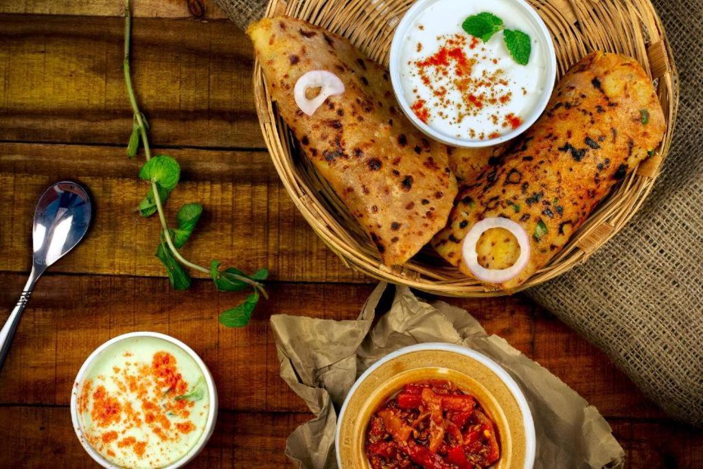 Capital O Bvh Hospitality Near Pvr Ansal Plaza Greater Noida Hotell Eksteriør bilde