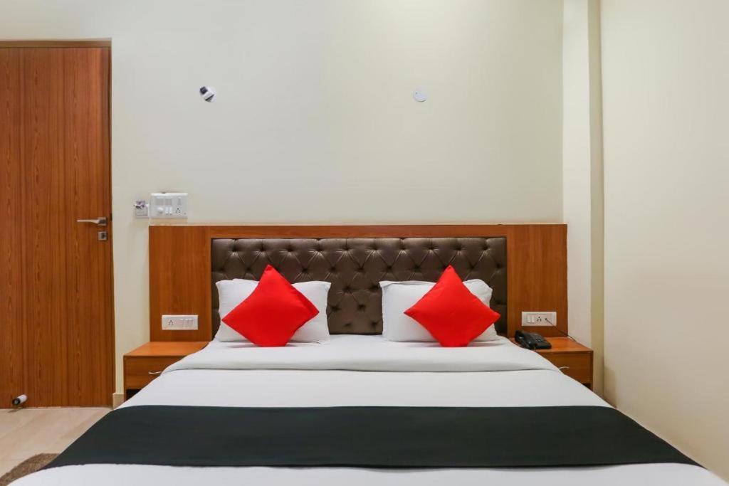 Capital O Bvh Hospitality Near Pvr Ansal Plaza Greater Noida Hotell Eksteriør bilde