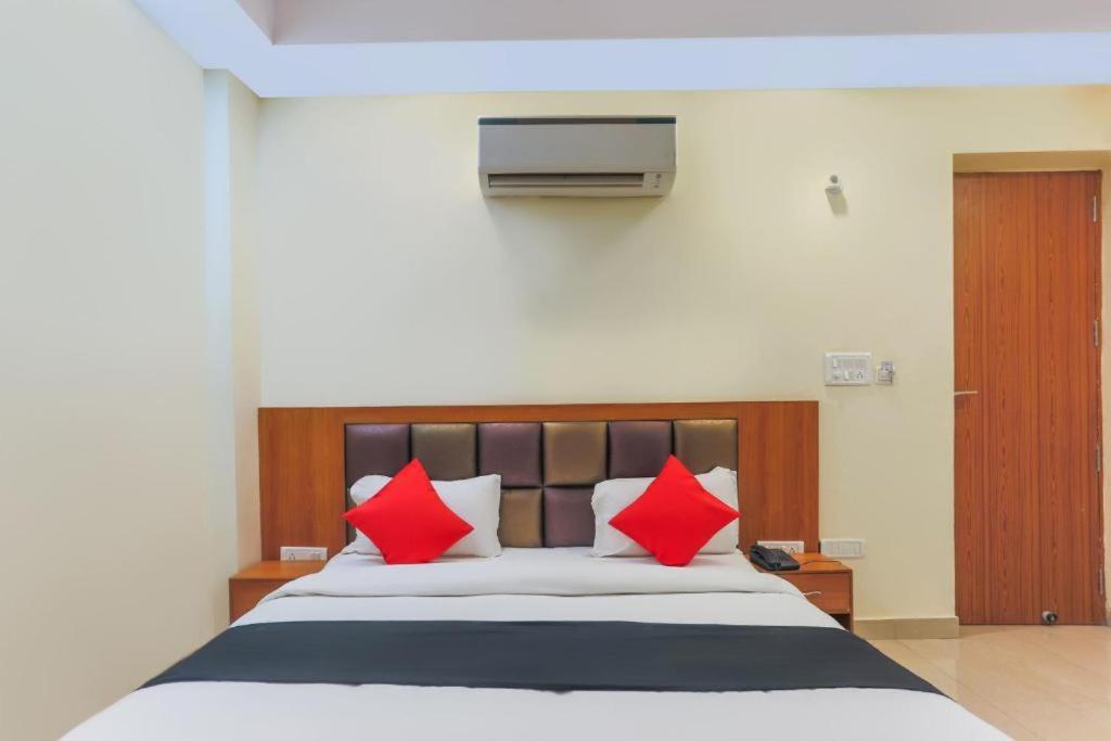 Capital O Bvh Hospitality Near Pvr Ansal Plaza Greater Noida Hotell Eksteriør bilde