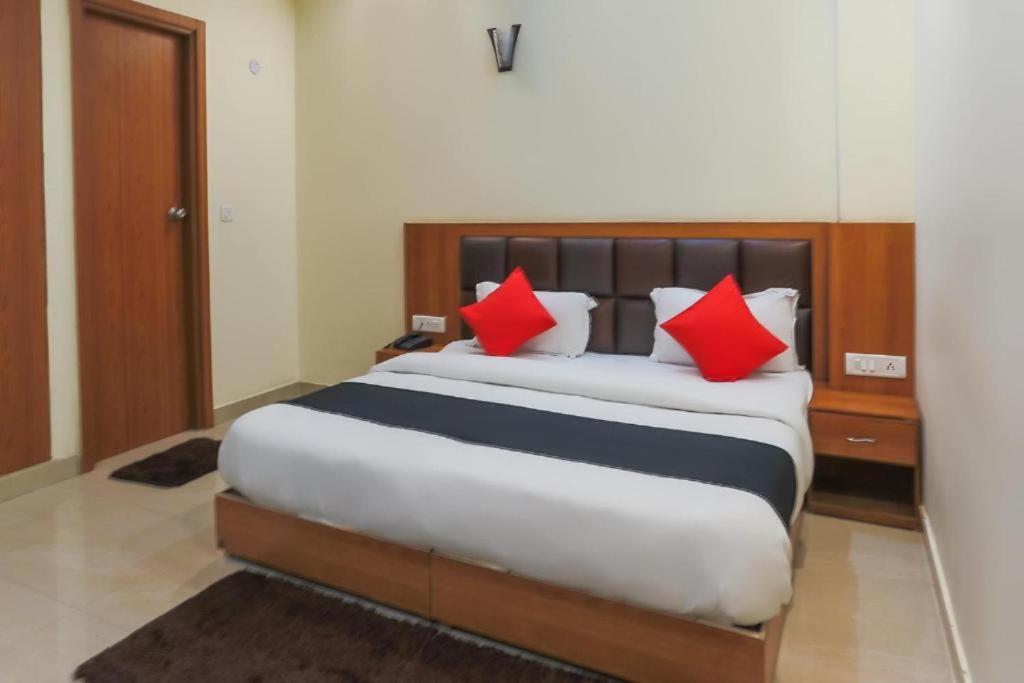Capital O Bvh Hospitality Near Pvr Ansal Plaza Greater Noida Hotell Eksteriør bilde