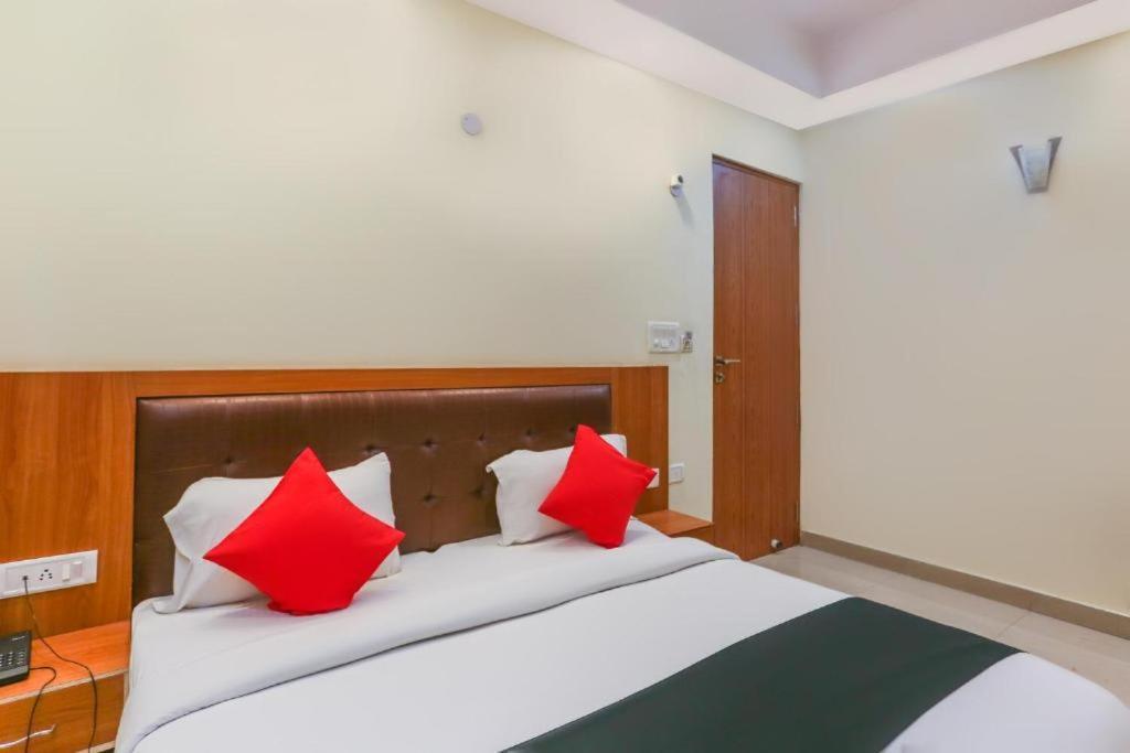 Capital O Bvh Hospitality Near Pvr Ansal Plaza Greater Noida Hotell Eksteriør bilde