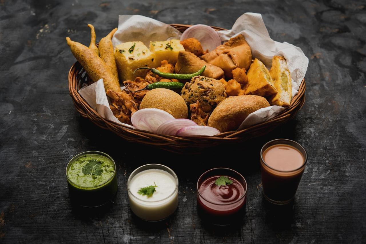 Capital O Bvh Hospitality Near Pvr Ansal Plaza Greater Noida Hotell Eksteriør bilde