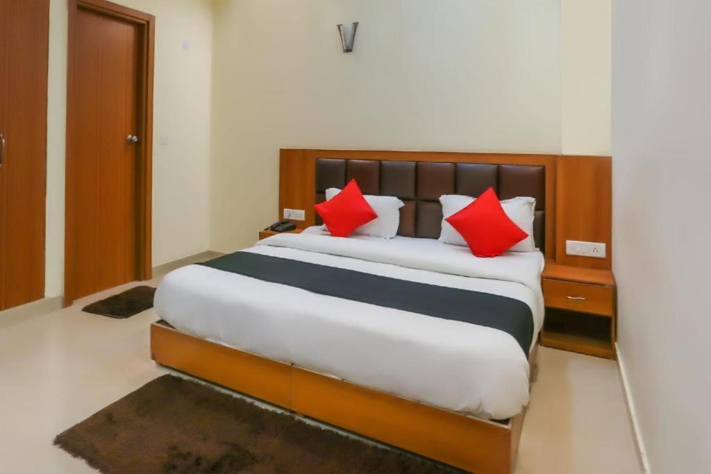 Capital O Bvh Hospitality Near Pvr Ansal Plaza Greater Noida Hotell Eksteriør bilde